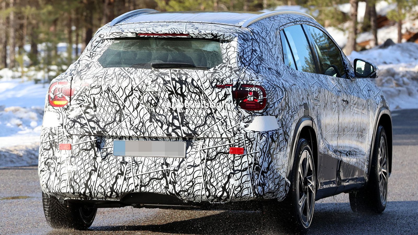 Εικόνες της νέας ηλεκτρικής Mercedes GLA μέσα και έξω  